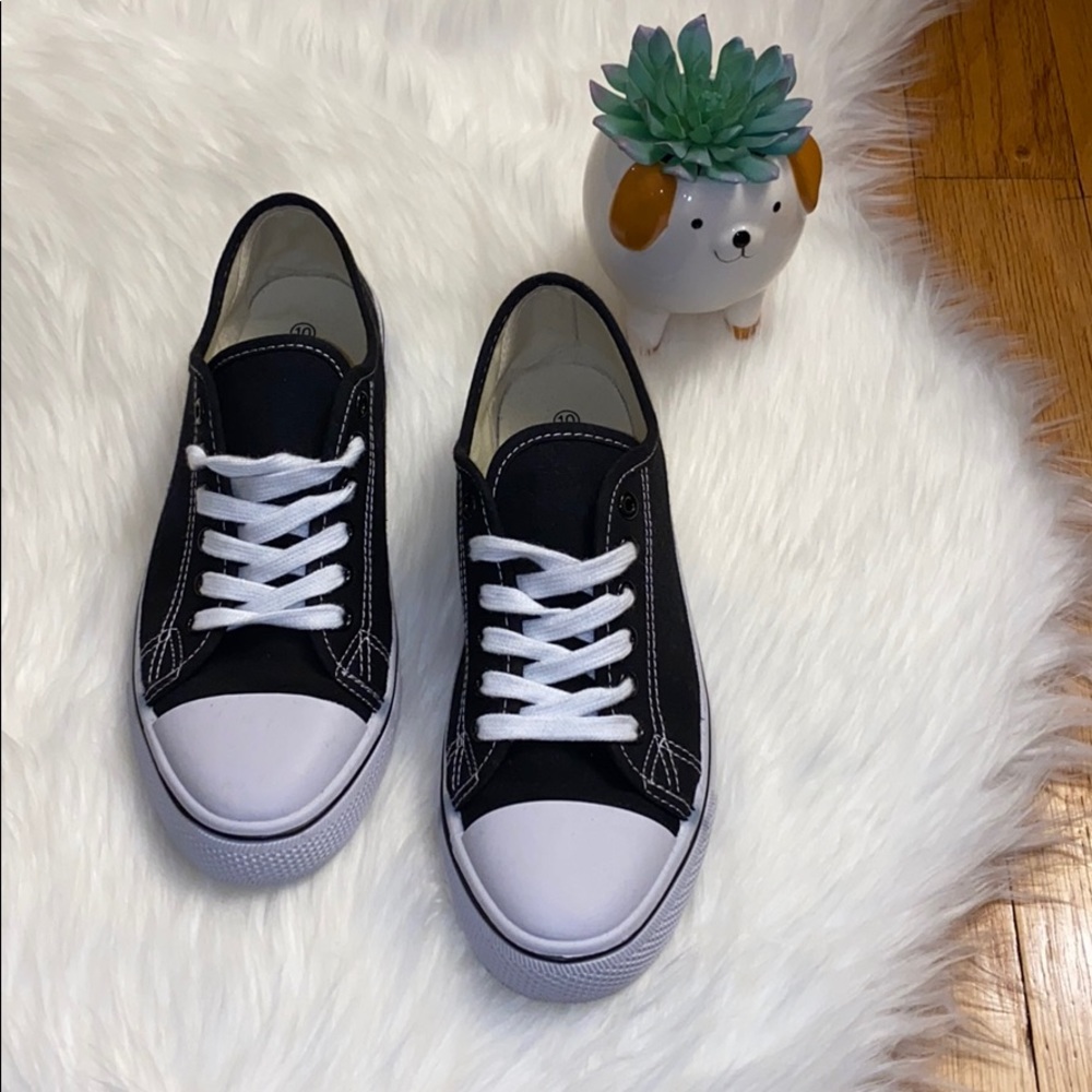 Charles Albert black low top canvas sneaker